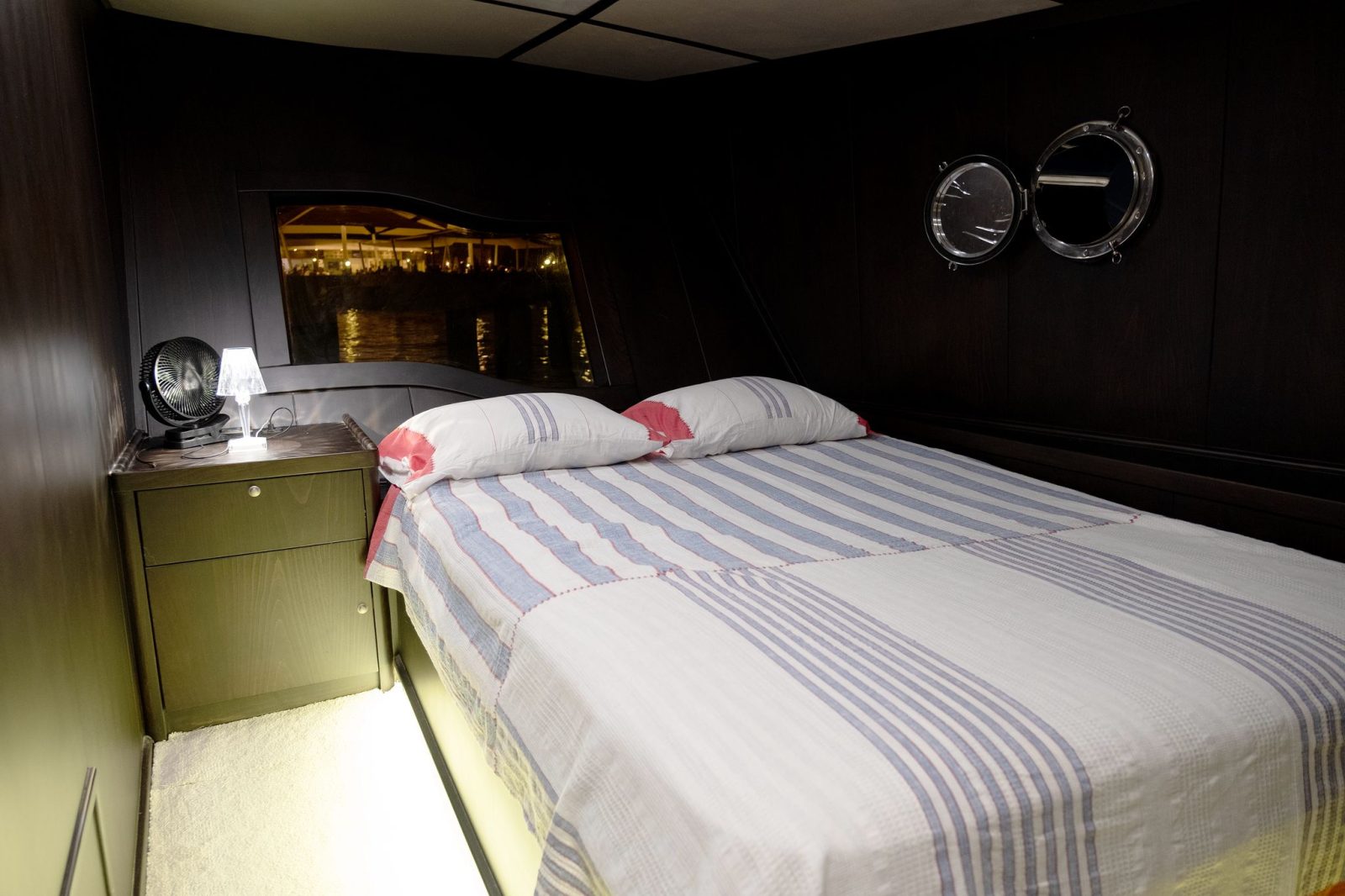 Double cabin with portholes